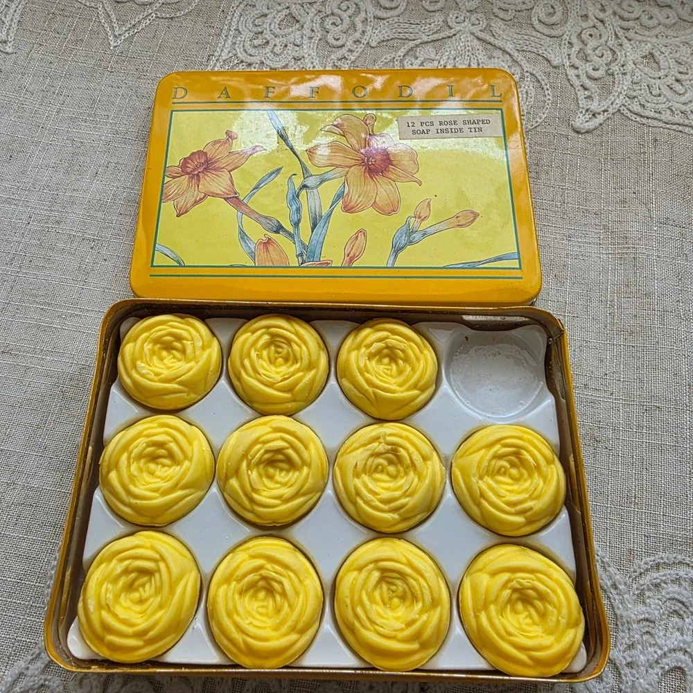 NEW Yellow Rose Shaped Scented Guest Soaps Daffodil Floral Decorative Tin Vtg